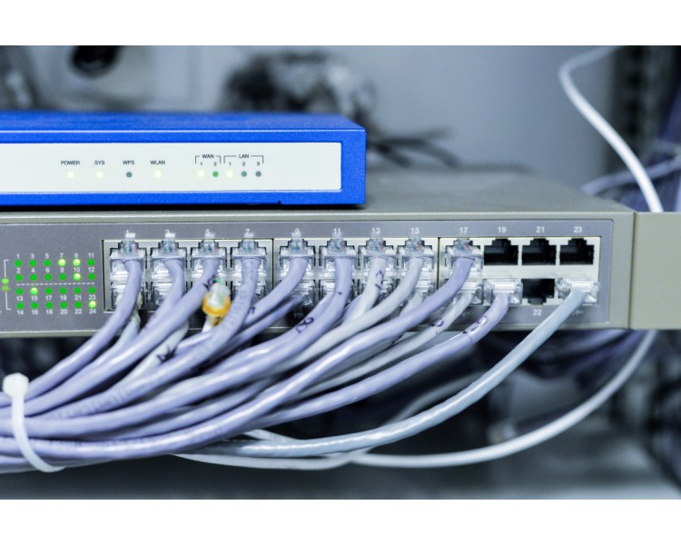 PoE для бизнеса: свобода подключения и экономия ресурсов